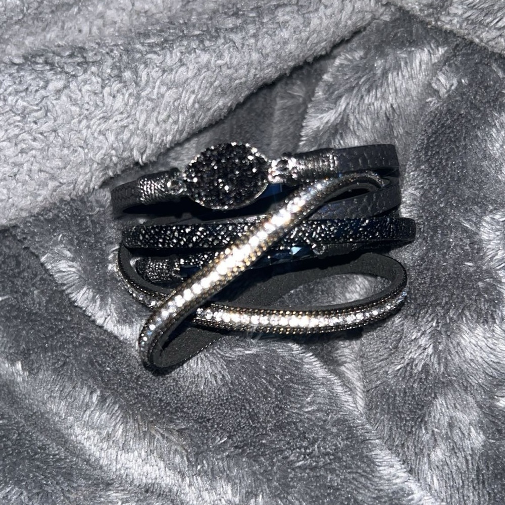 Beautiful black and silver magnetic bracelet perfect condition gemstone bracelet